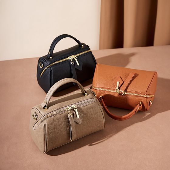 Elova Handcrafted Genuine Leather Crossbody Bag in Black - E181