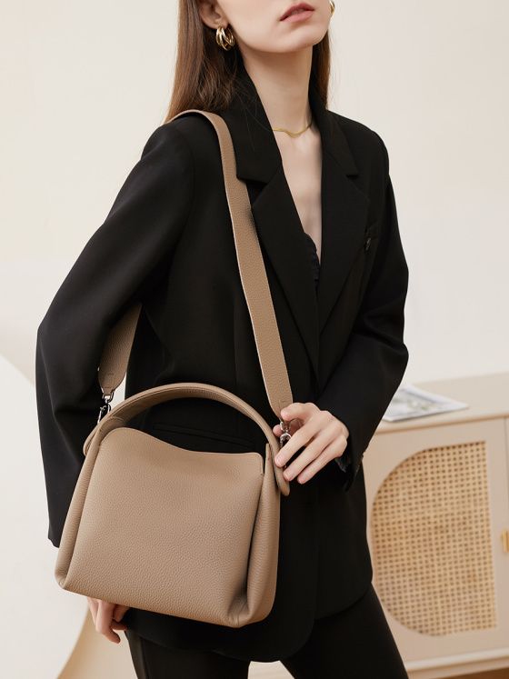 Elova Handcrafted Genuine Leather - Crossbody Bag in Black - E280 view 2