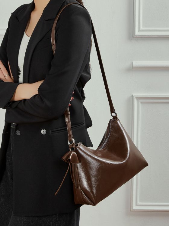 Elova Handcrafted Genuine Leather Crossbody Bag in Black - E779 view 2