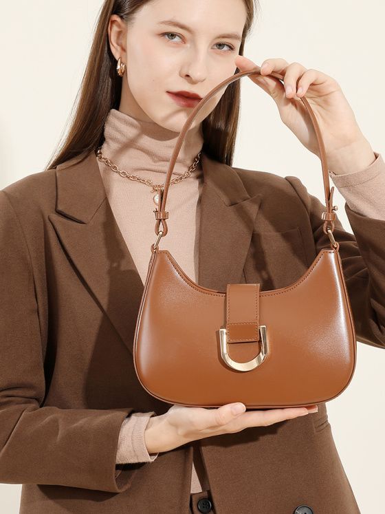 Elova Handcrafted Genuine Leather Crossbody Bag in Black - E611