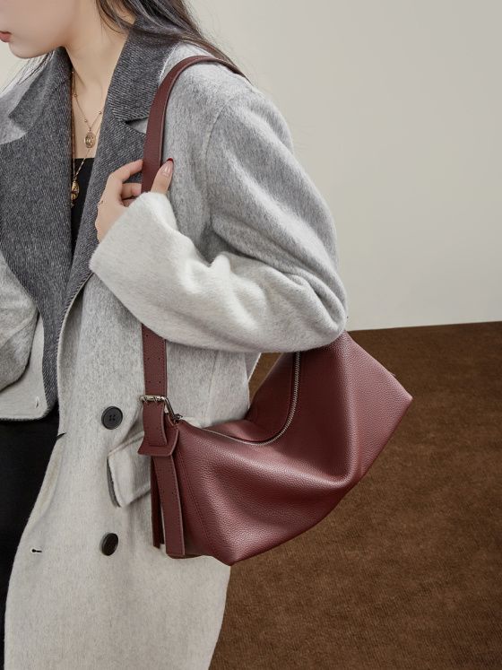 Elova Handcrafted Genuine Leather Nobo Crossbody Bag in Black - E805 view 8