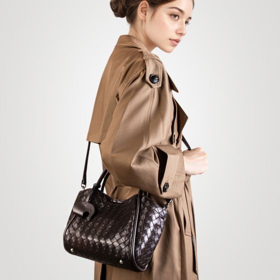 Elova Handcrafted Genuine Leather Crossbody Bag in Black - E721 view 7