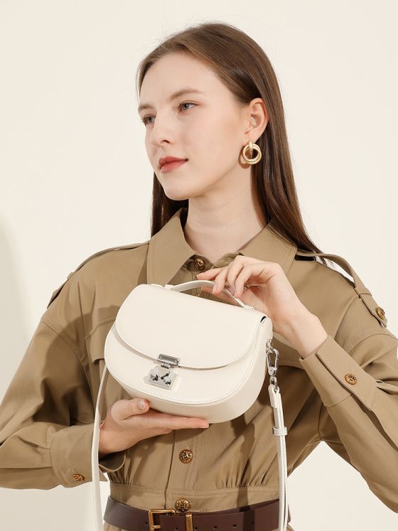 Elova Handcrafted Genuine Leather Crossbody Bag in Black - E622 view 5