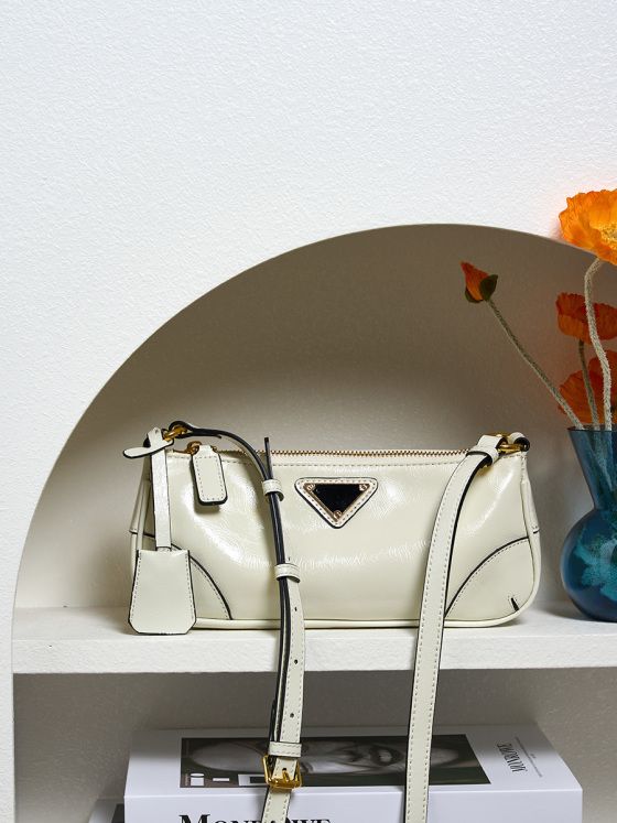 Elova Handcrafted Genuine Leather Crossbody Bag in Black - E382 view 5