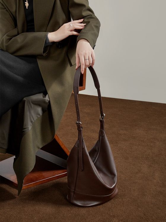 Elova Handcrafted Genuine Leather Crossbody Bag in Black - E802 view 3