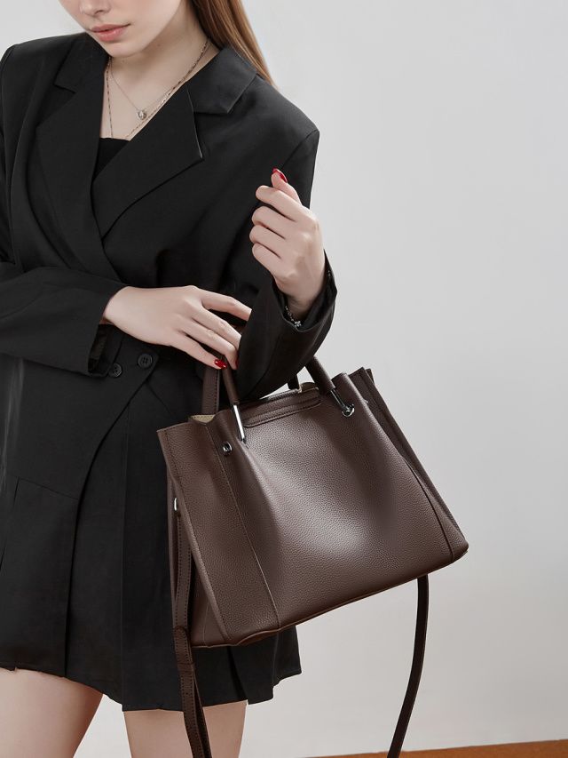 Elova Handcrafted Genuine Leather Crossbody Bag in Black - E816 view 8