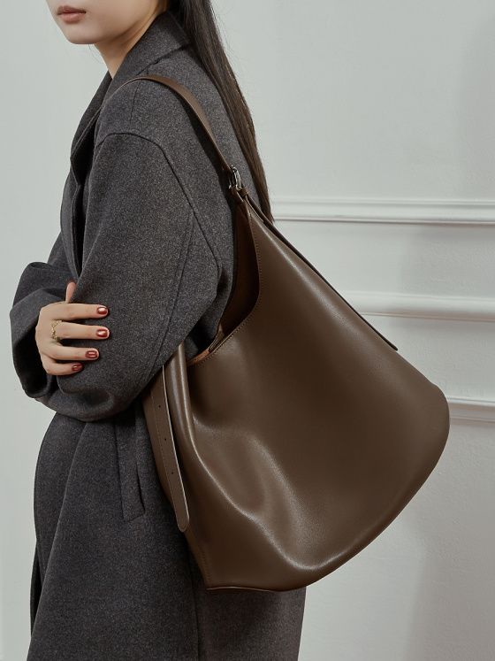 Elova Handcrafted Genuine Leather Crossbody Bag in Black - E766 view 5