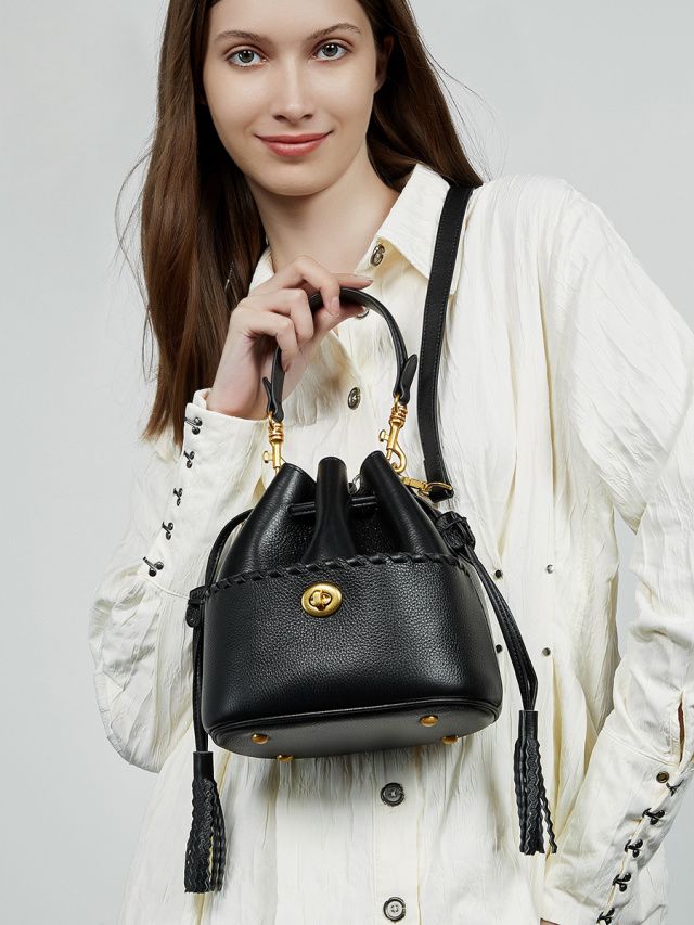 Elova Handcrafted Genuine Leather Crossbody Bag in Black - E655 view 8