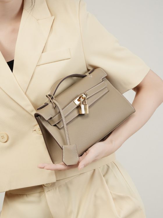 Elova Handcrafted Genuine Leather Crossbody Bag in Black - E432