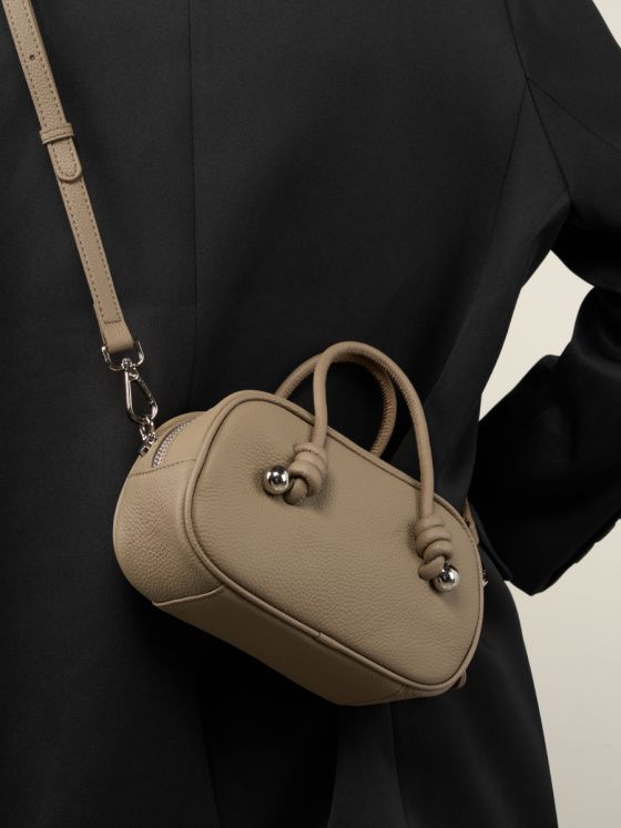 Elova Handcrafted Genuine Leather Crossbody Bag in Black - E423