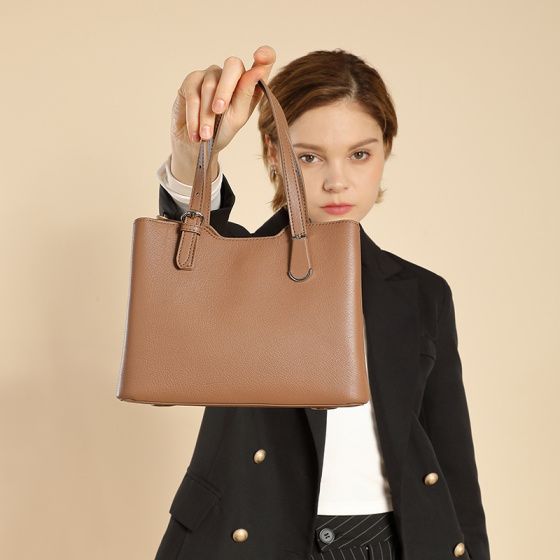 Elova Handcrafted Genuine Leather Crossbody Bag in Black - E500 view 8