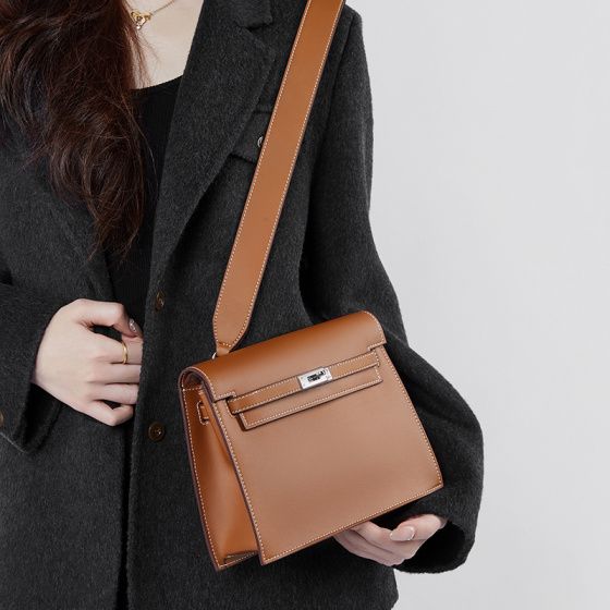 Elova Handcrafted Genuine Leather Crossbody Bag in Black - E516 view 6