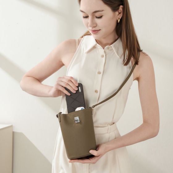 Elova Handcrafted Genuine Leather Crossbody Bag in Black - E620 view 3