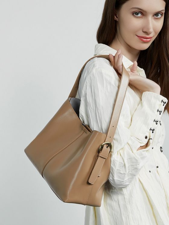 Elova Handcrafted Genuine Leather Bag in Black - E644 view 5