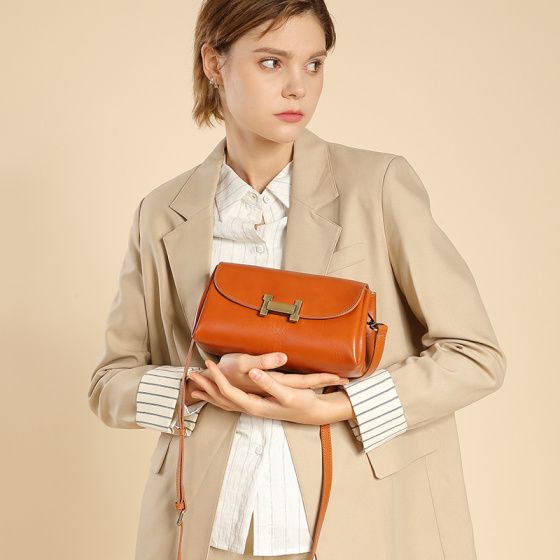 Elova Handcrafted Genuine Leather Crossbody Bag in Black - E499 view 6