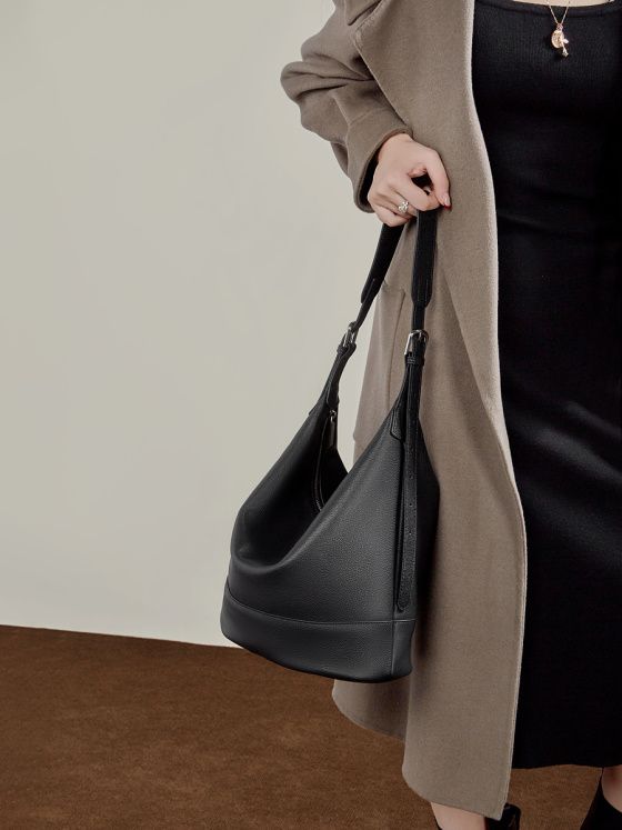 Elova Handcrafted Genuine Leather Crossbody Bag in Black - E802 view 8