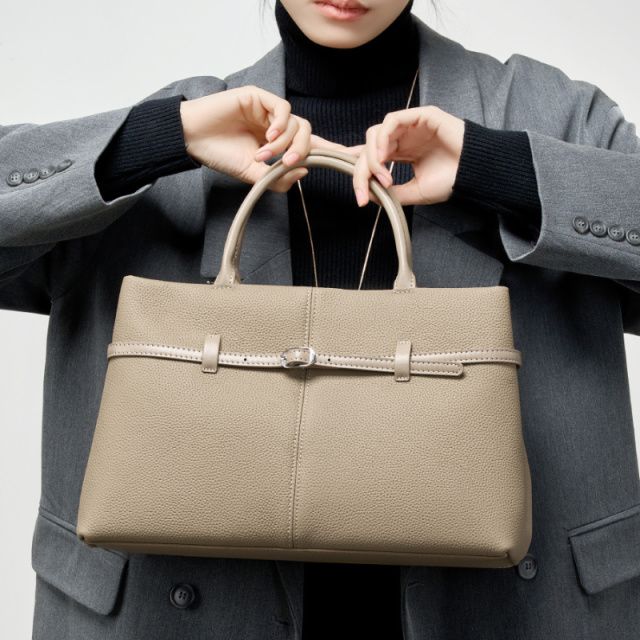 Elova Handcrafted Genuine Leather Bag in Black - E551 view 7