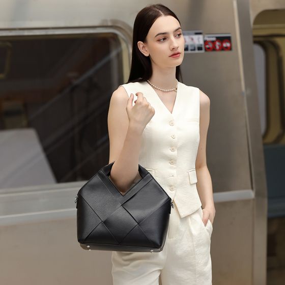 Elova Handcrafted Genuine Leather Bag in Black - E688 view 6