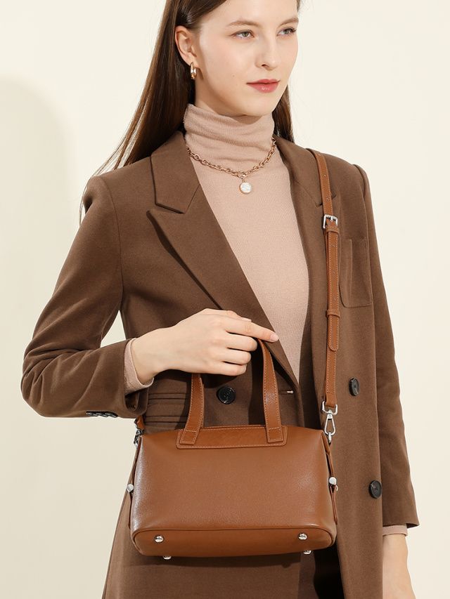 Elova Handcrafted Genuine Leather Crossbody Bag in Black - E558 view 7