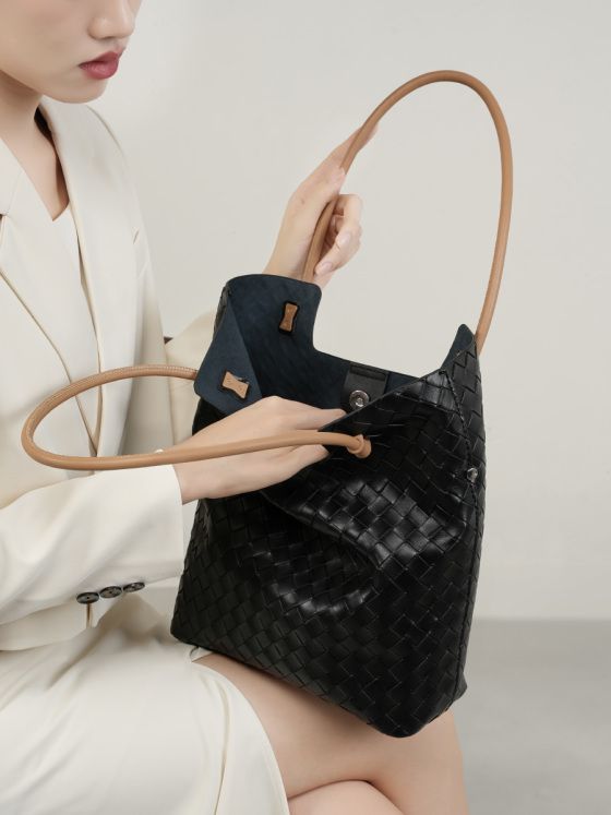 Elova Handcrafted Genuine Leather Tote Bag in Black - E431 view 4