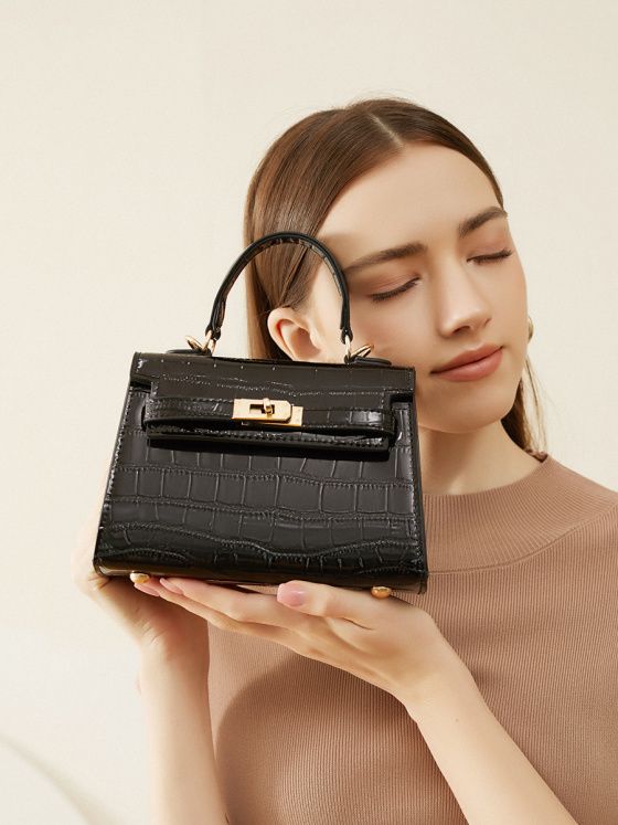 Elova Handcrafted Genuine Leather Crossbody Bag in Black - E258