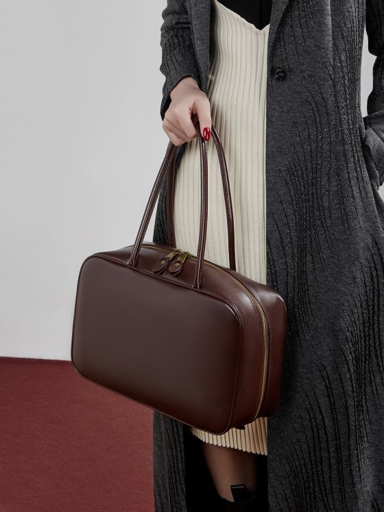 Elova Handcrafted Genuine Leather Bag in Black - E813