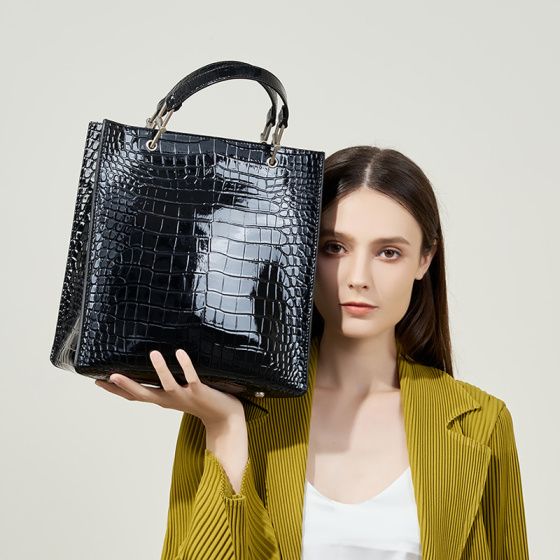 Elova Handcrafted Genuine Leather Crossbody Bag in Black - E441 view 2