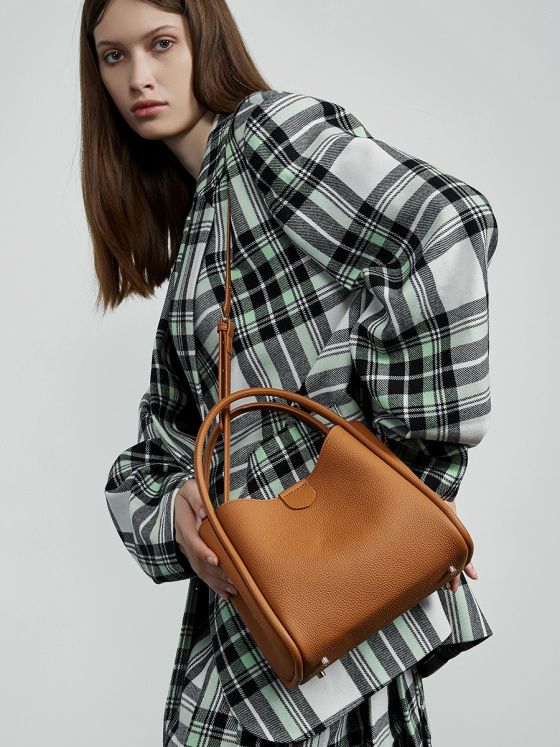 Elova Handcrafted Genuine Leather Crossbody Bag in Black - E628 view 7