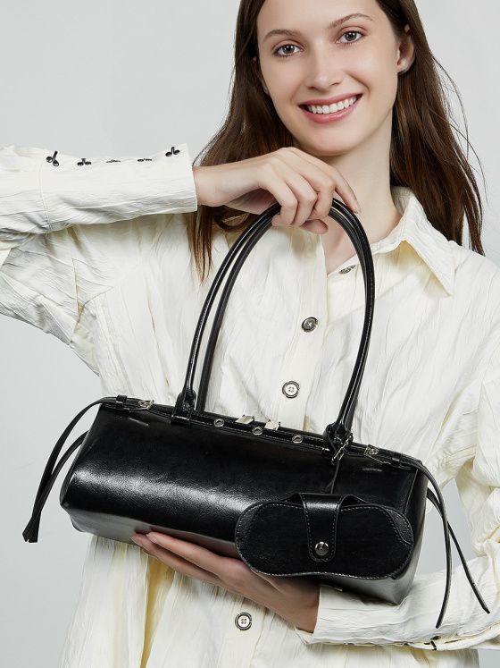 Elova Handcrafted Genuine Leather Bag in Black - E652