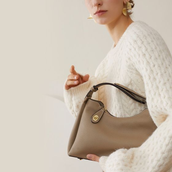 Elova Handcrafted Genuine Leather Crossbody Bag in Black - E307 view 3