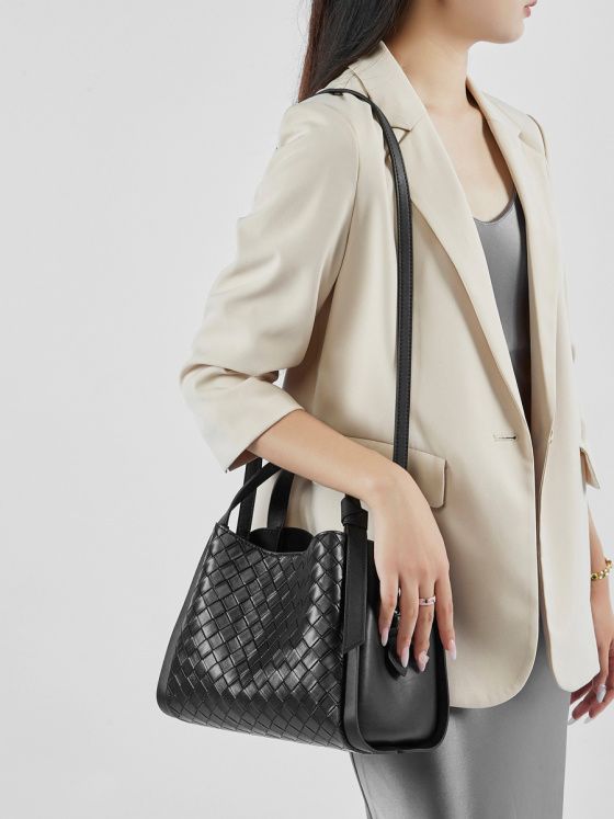 Elova Handcrafted Genuine Leather Crossbody Bag in Black - E464 view 6