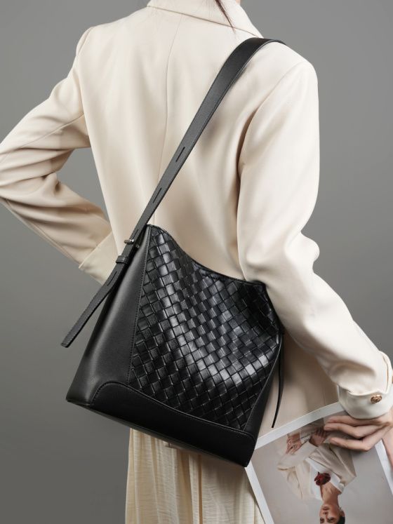 Elova Handcrafted Genuine Leather Crossbody Bag in Black - E451 view 2