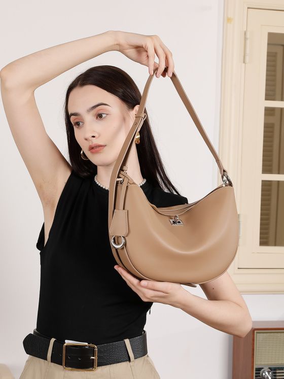 Elova Handcrafted Genuine Leather Crossbody Bag in Black - E705 view 6