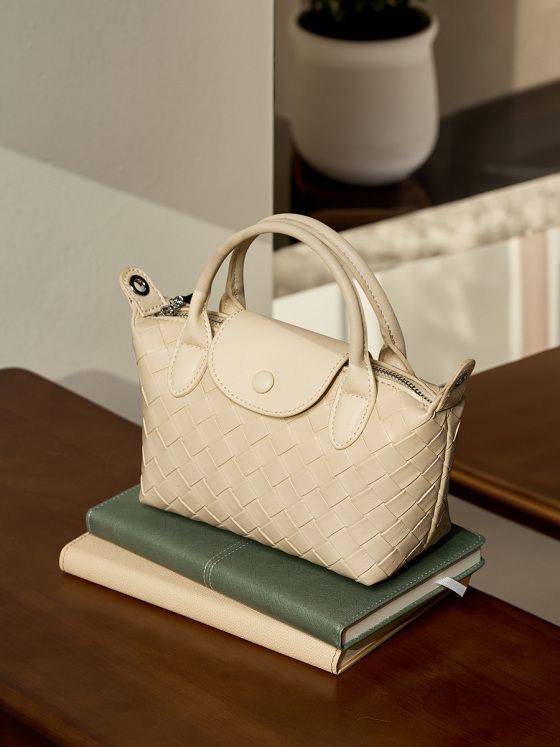 Elova Handcrafted Genuine Leather Crossbody Bag in Black - E421 view 4