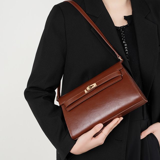 Elova Handcrafted Genuine Leather Bag in Black - E395 view 8