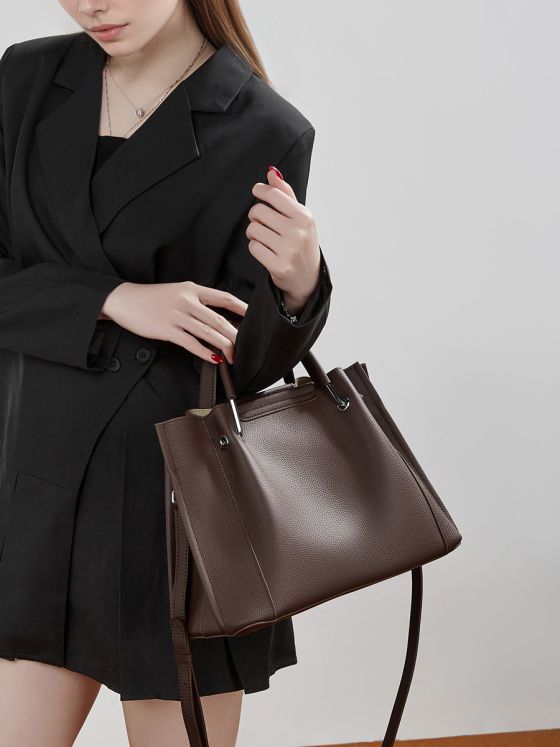 Elova Handcrafted Genuine Leather Crossbody Bag in Black - E816