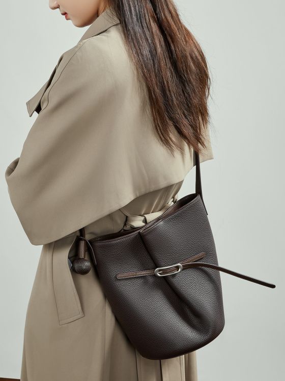 Elova Handcrafted Genuine Leather Crossbody Bag in Black - E778