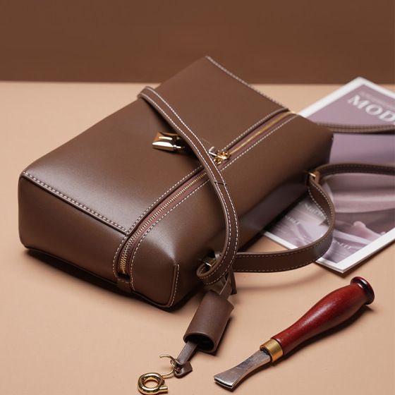 Elova Handcrafted Genuine Leather Crossbody Bag in Black - E175 view 3