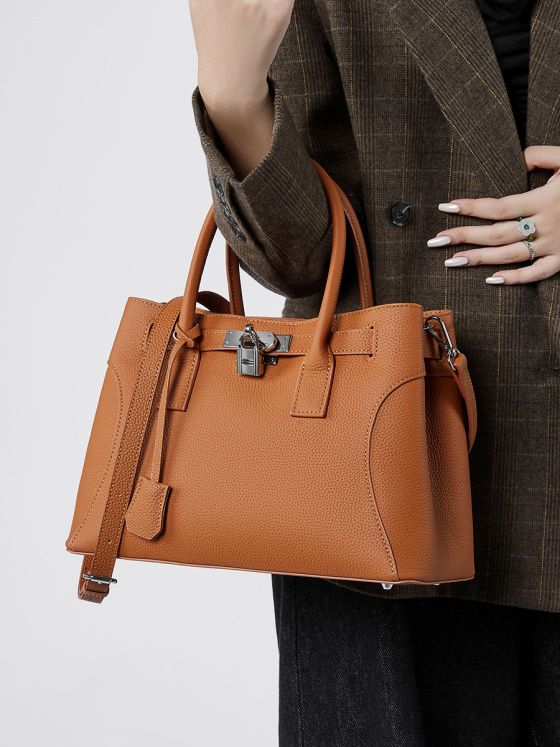 Elova Handcrafted Genuine Leather Crossbody Bag in Black - E508 view 7