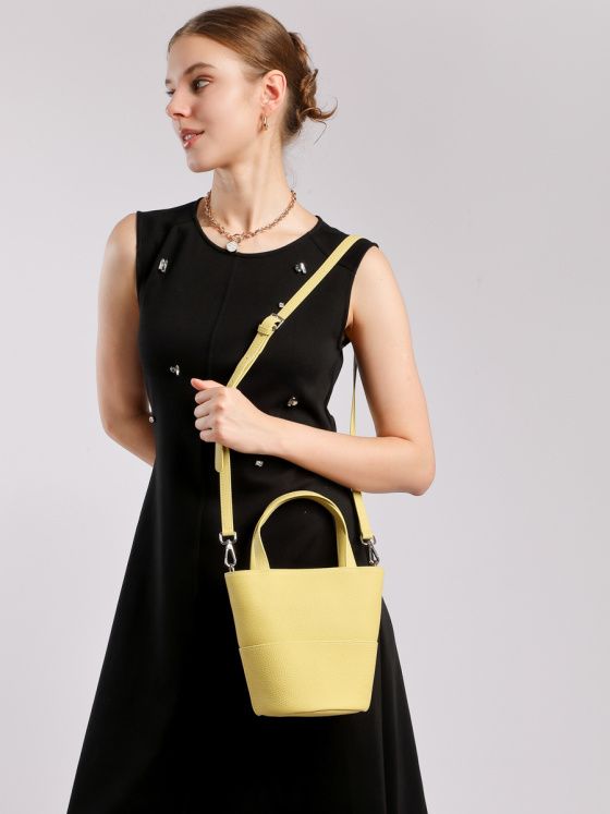 Elova Handcrafted Genuine Leather Crossbody Bag in Black - E711