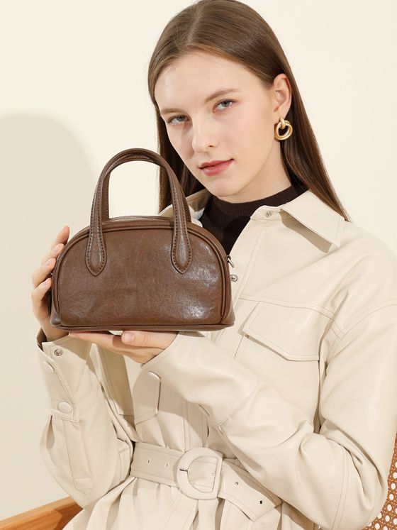 Elova Handcrafted Genuine Leather Bag in Black - E568