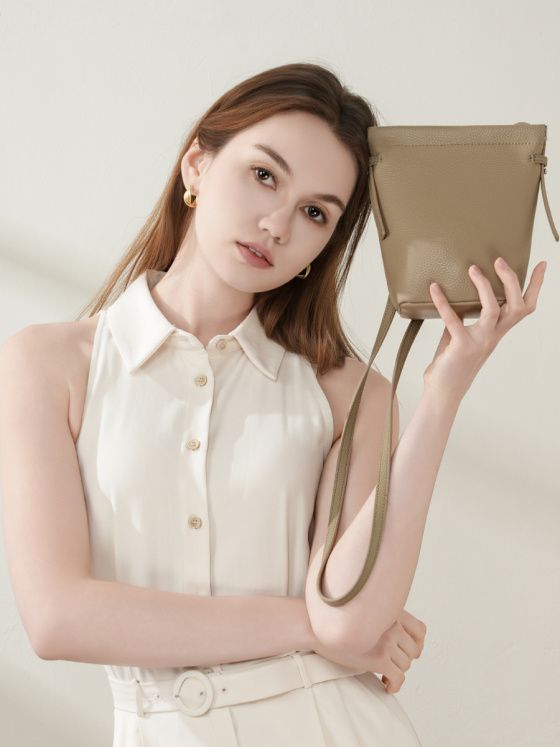 Elova Handcrafted Genuine Leather Crossbody Bag in Black - E623