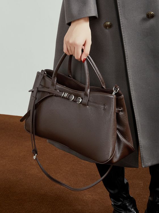 Elova Handcrafted Genuine Leather Crossbody Bag in Black - E782