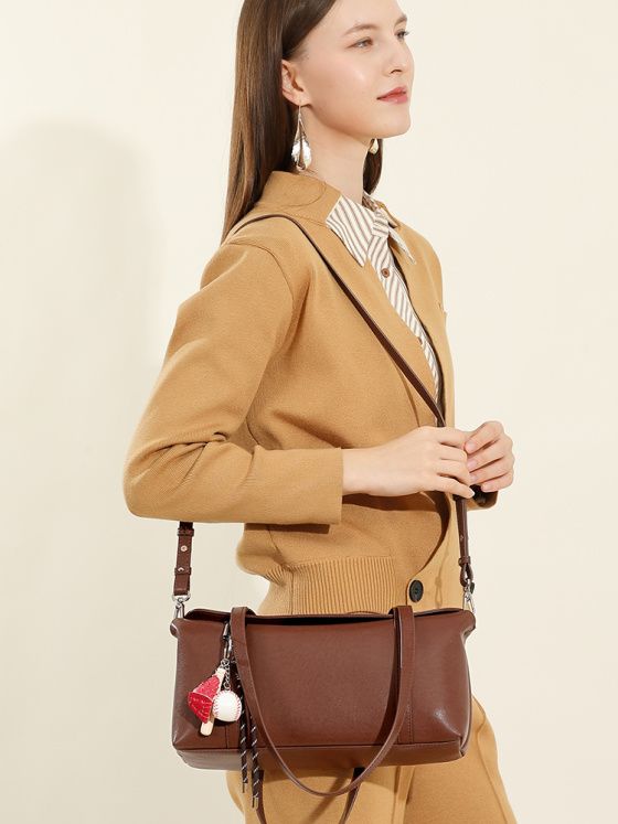 Elova Handcrafted Genuine Leather Crossbody Bag in Black - E554