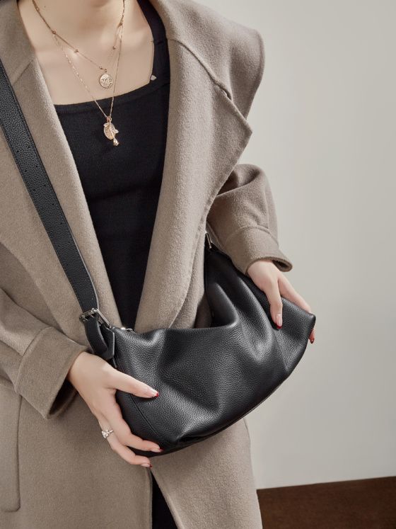 Elova Handcrafted Genuine Leather Nobo Crossbody Bag in Black - E805 view 7