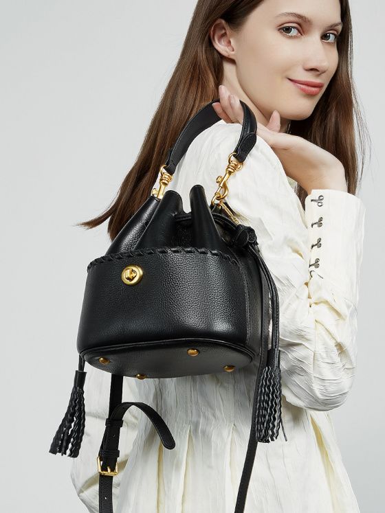 Elova Handcrafted Genuine Leather Crossbody Bag in Black - E655