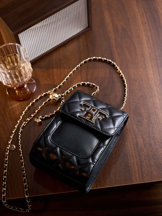 Elova Handcrafted Genuine Leather Crossbody Bag in Black - E457 view 7