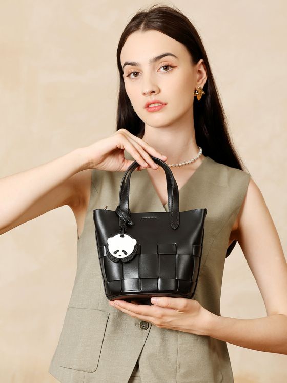 Elova Handcrafted Genuine Leather Crossbody Bag in Black - E672 view 5