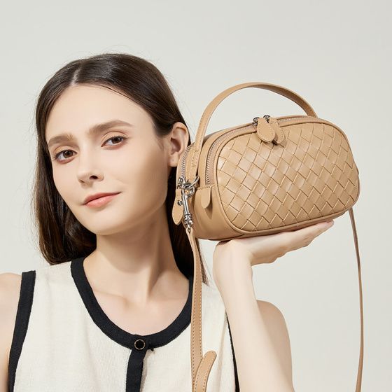 Elova Handcrafted Genuine Leather Crossbody Bag in Black - E422