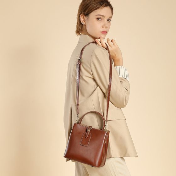 Elova Handcrafted Genuine Leather Crossbody Bag in Black - E495 view 2